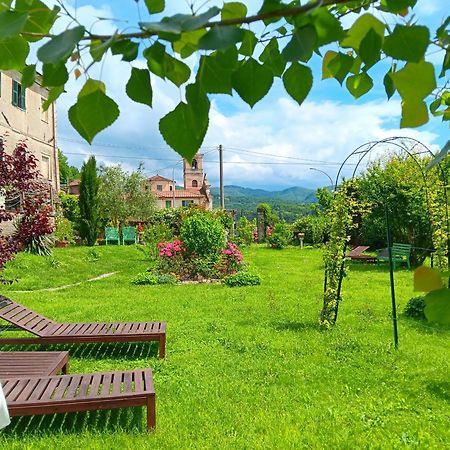 Monti Guesthouse Monti di Licciana Nardi Bagian luar foto