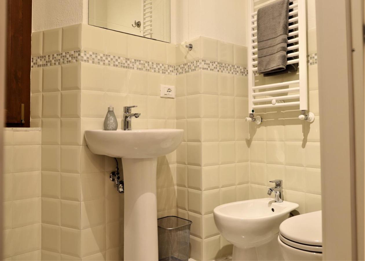 Monti Guesthouse Monti di Licciana Nardi Ruang foto