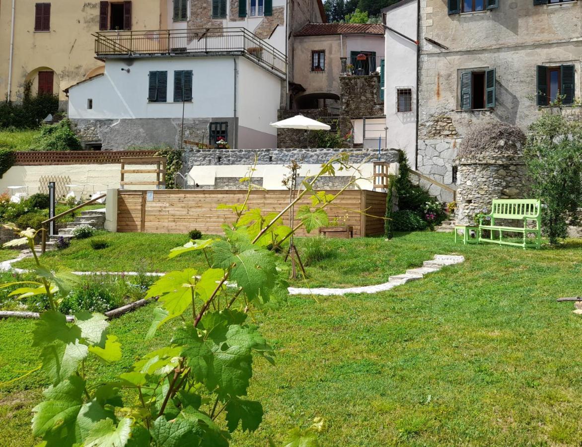 Monti Guesthouse Monti di Licciana Nardi Bagian luar foto