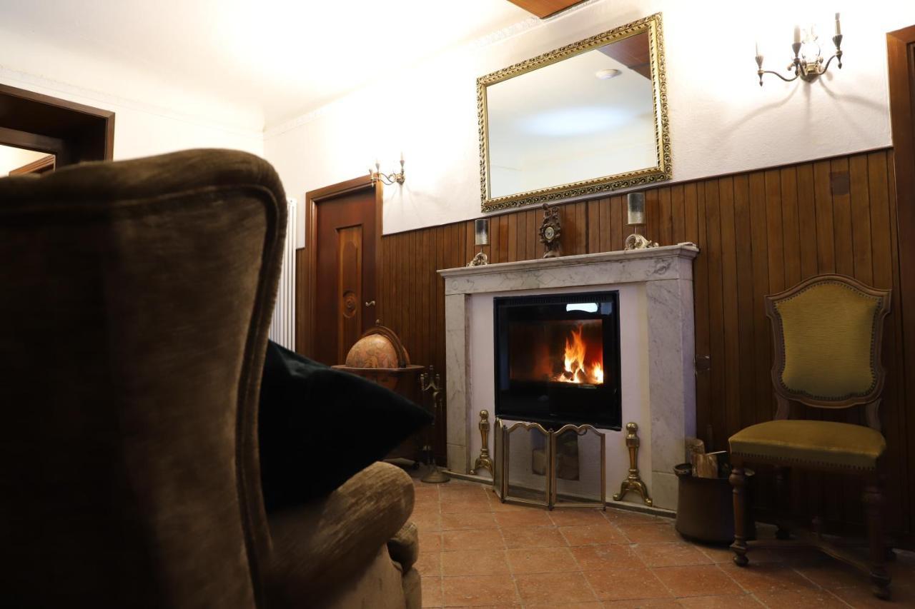 Monti Guesthouse Monti di Licciana Nardi Bagian luar foto