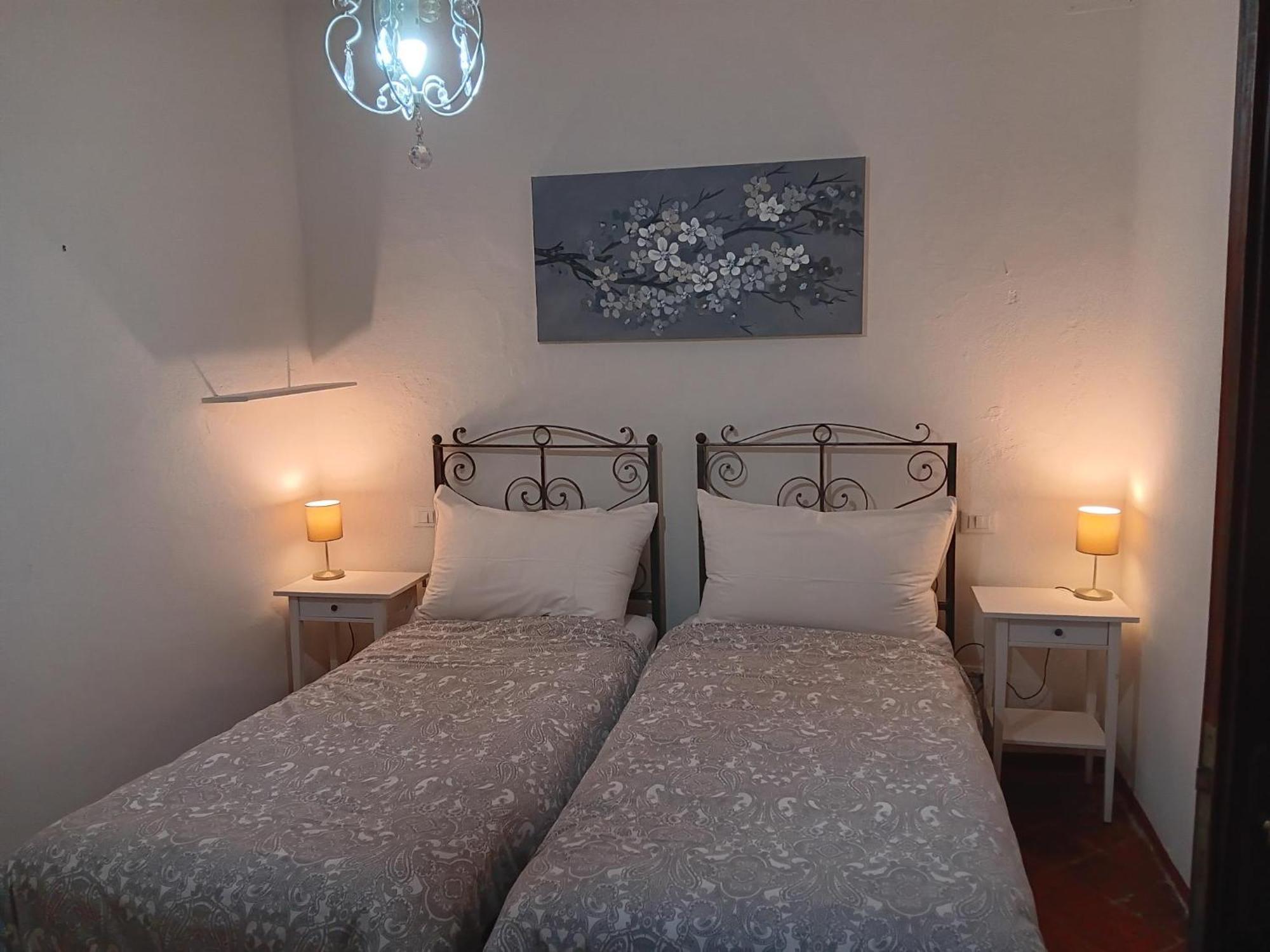 Monti Guesthouse Monti di Licciana Nardi Bagian luar foto
