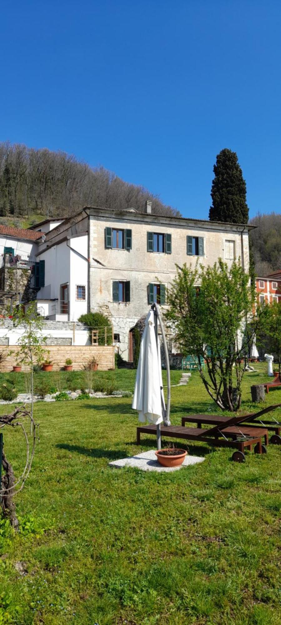 Monti Guesthouse Monti di Licciana Nardi Bagian luar foto