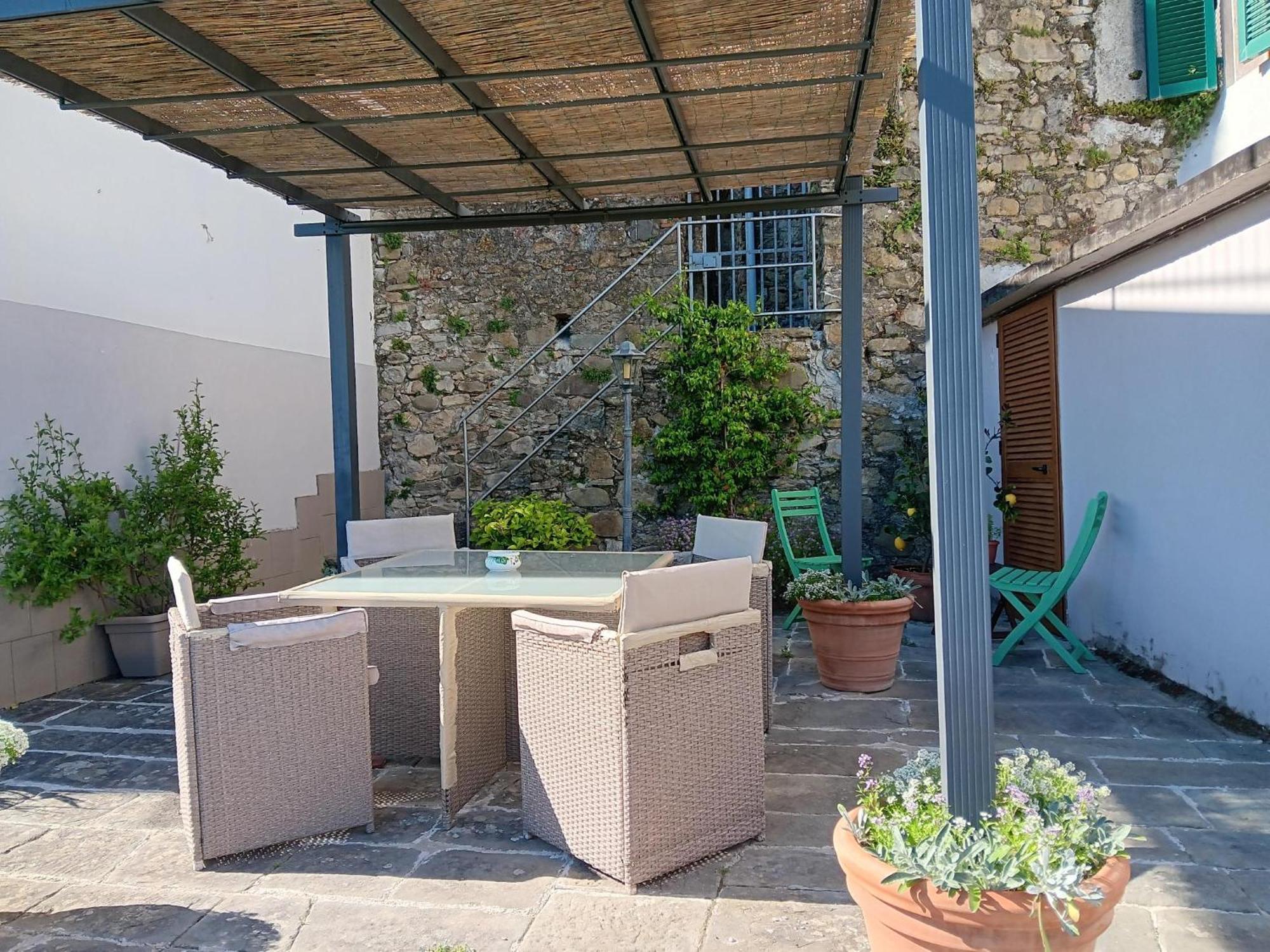 Monti Guesthouse Monti di Licciana Nardi Bagian luar foto