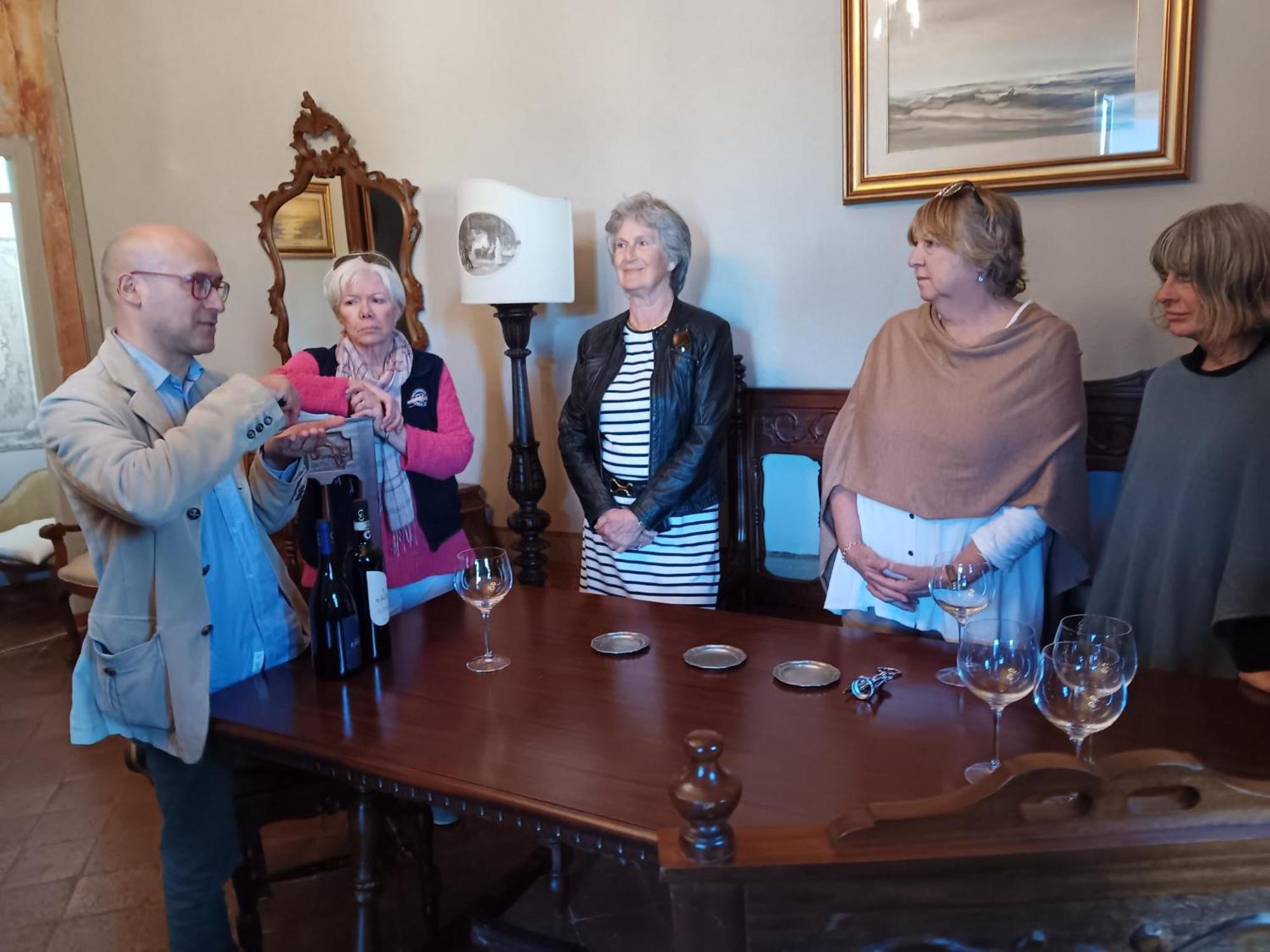 Monti Guesthouse Monti di Licciana Nardi Bagian luar foto