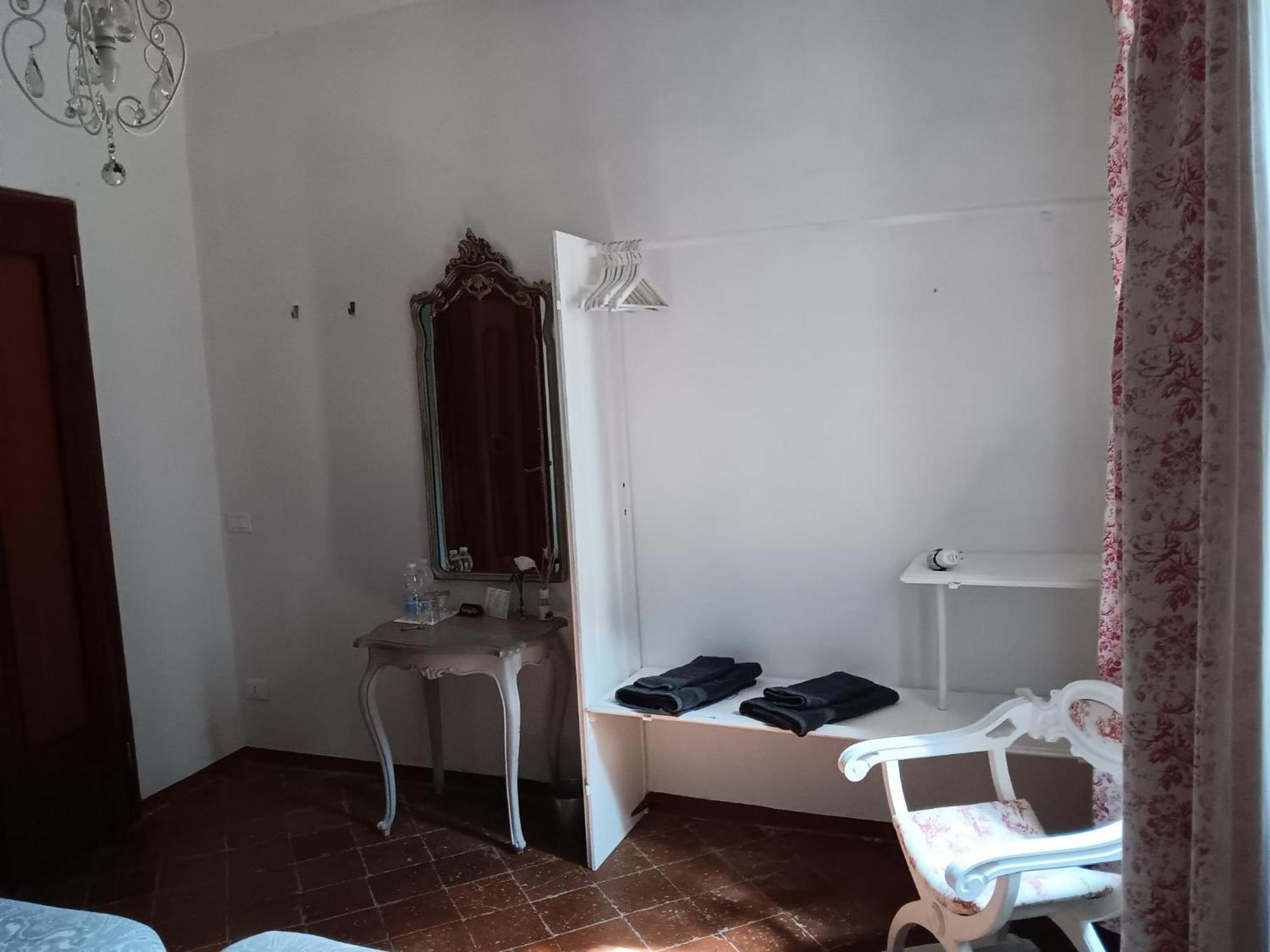 Monti Guesthouse Monti di Licciana Nardi Bagian luar foto