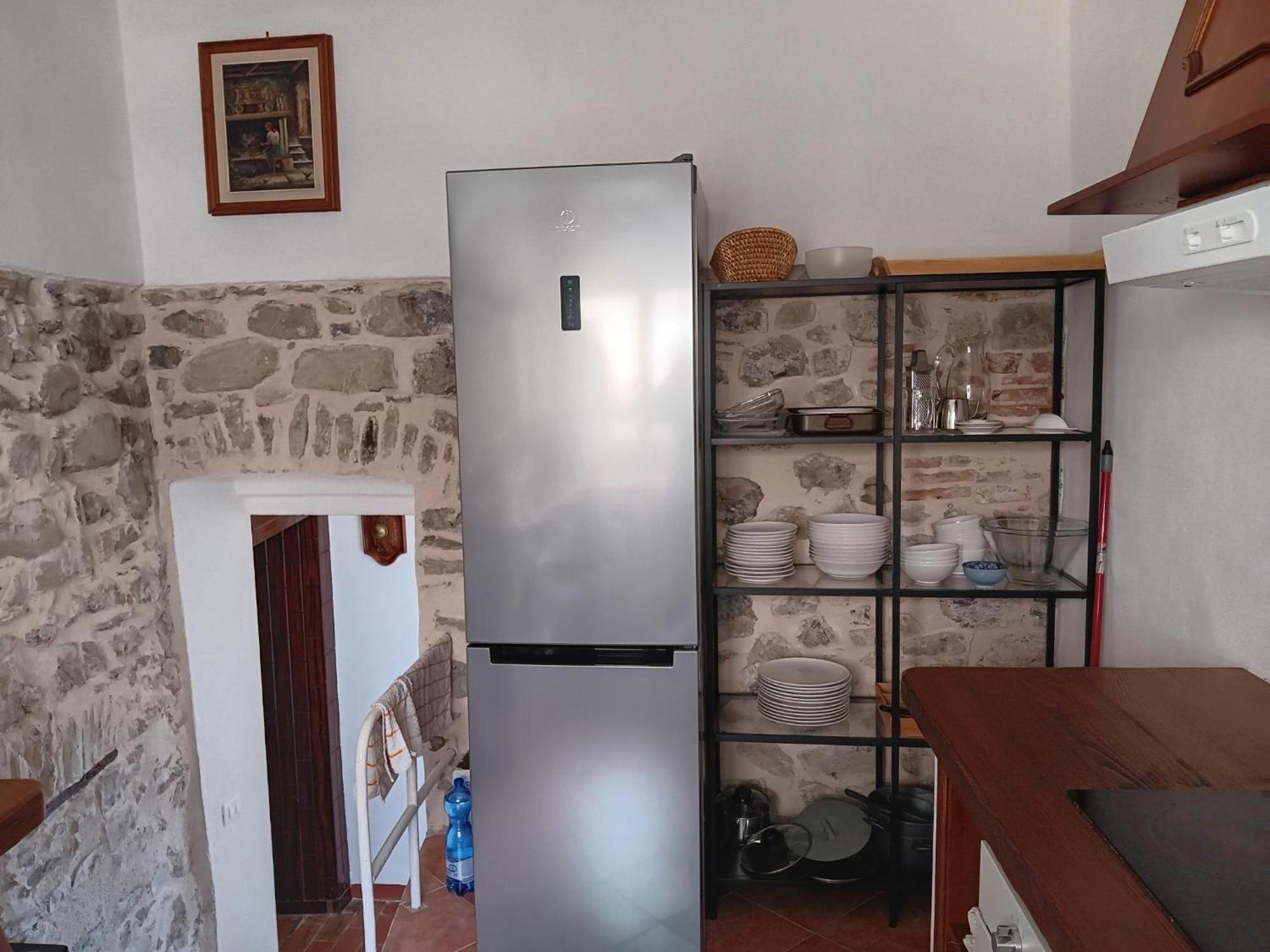 Monti Guesthouse Monti di Licciana Nardi Bagian luar foto