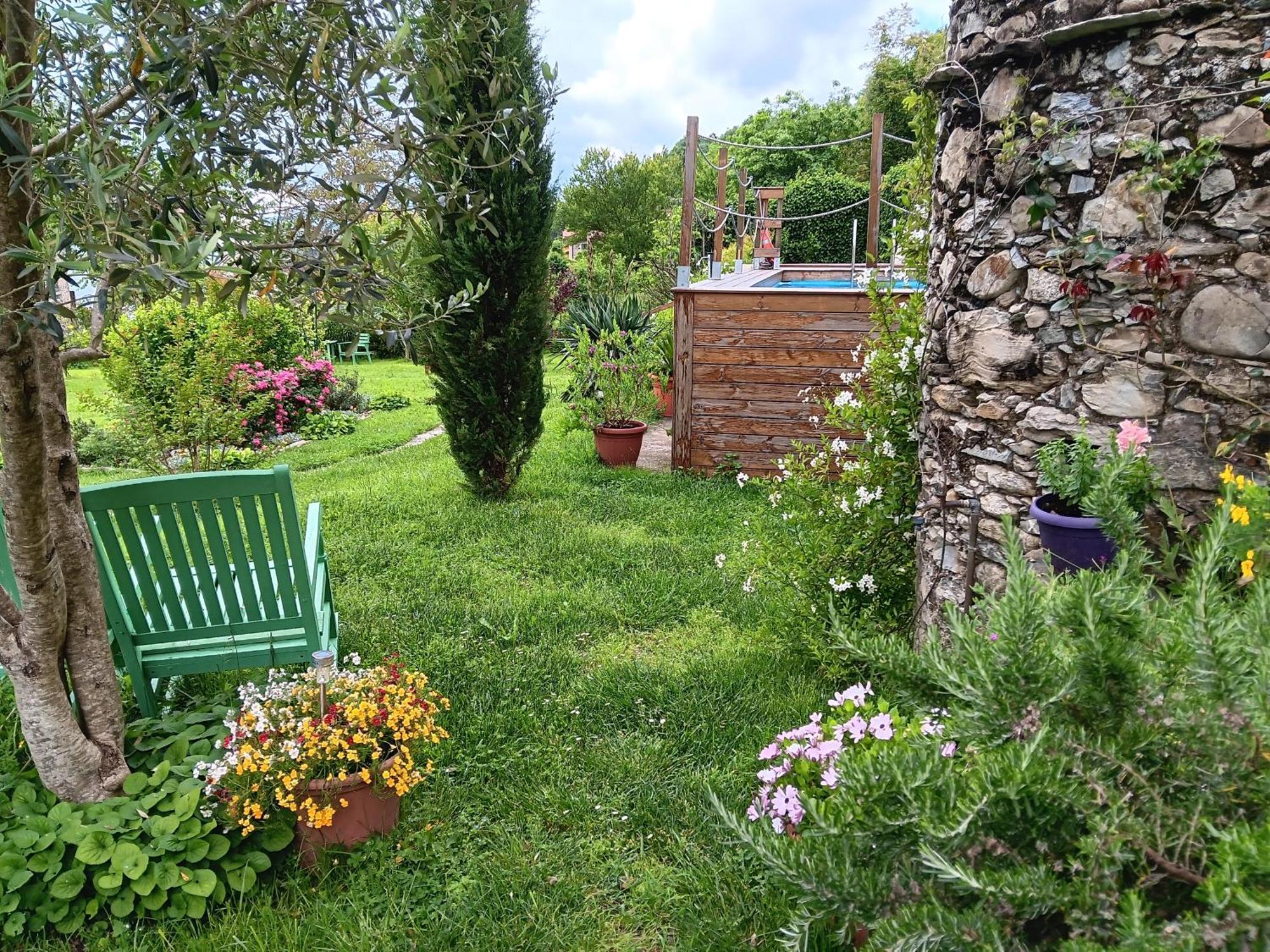 Monti Guesthouse Monti di Licciana Nardi Bagian luar foto