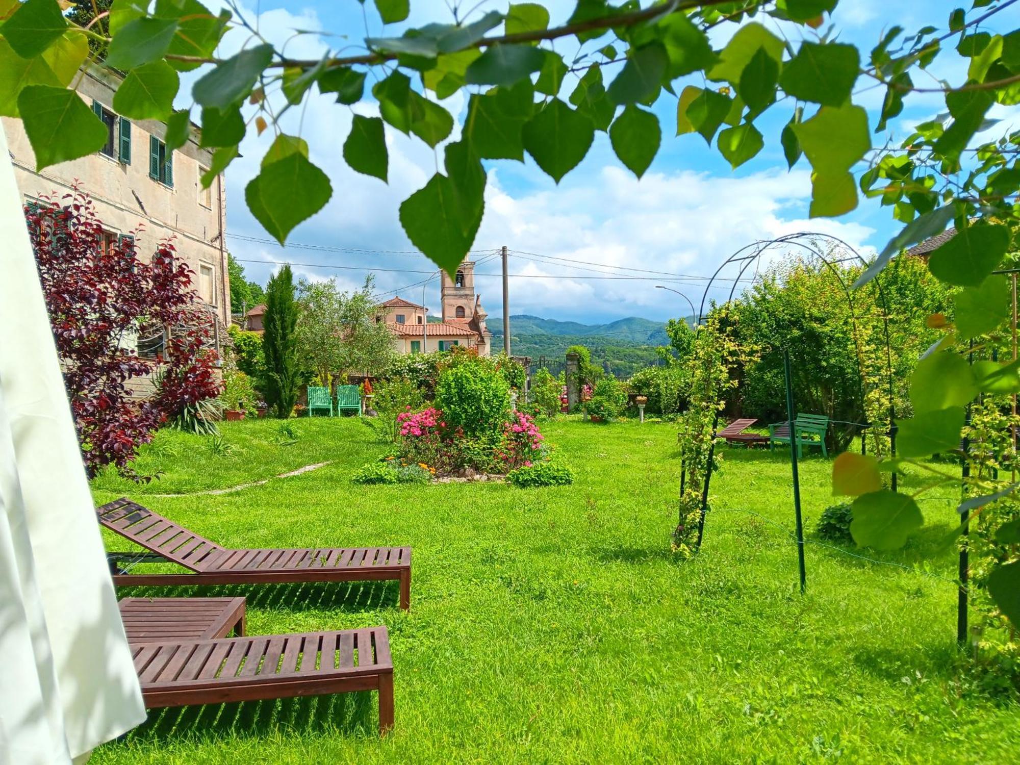 Monti Guesthouse Monti di Licciana Nardi Bagian luar foto